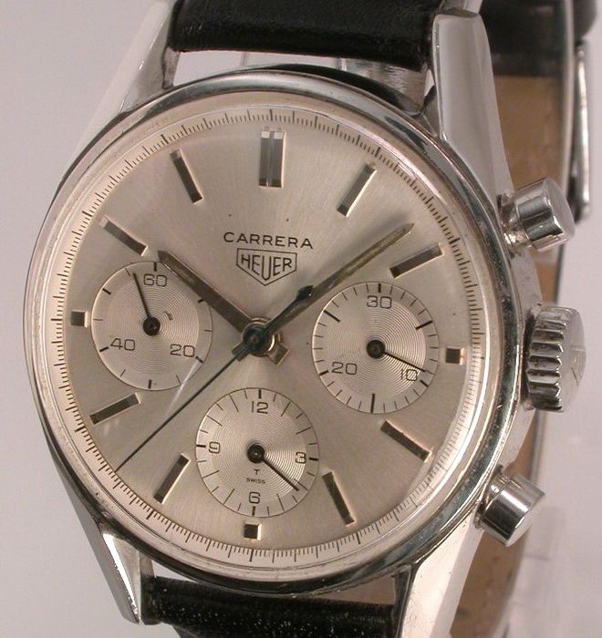 Heuer Carrera ref. 2447S vers 1964, cadran argenté à trois compteurs