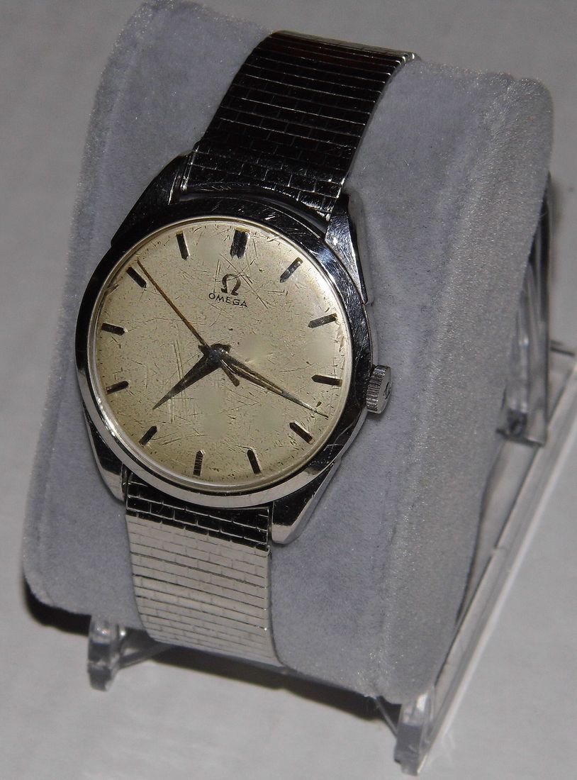 Montre-bracelet Omega des années 1950, cadran argenté et index bâtons