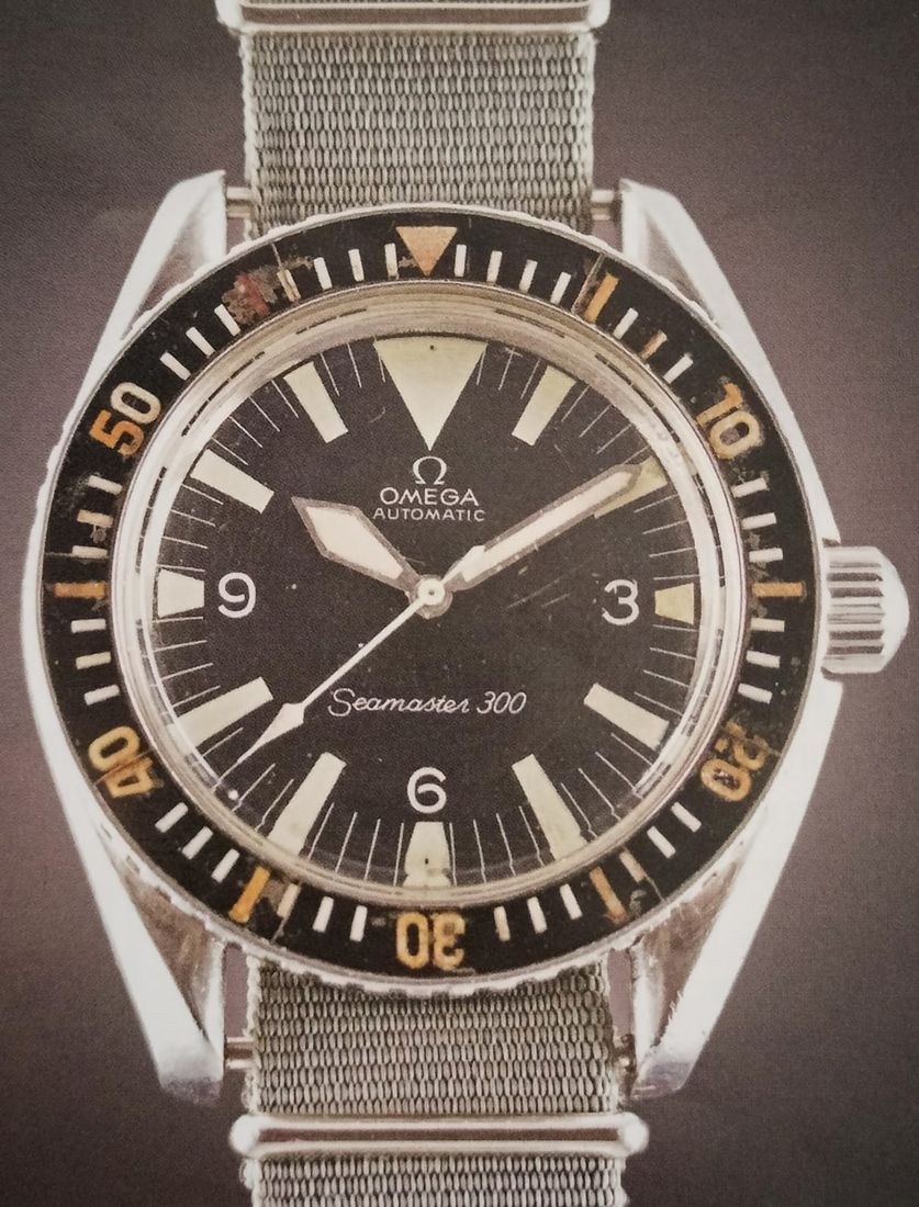 Omega Seamaster 300 en version militaire, cadran noir patiné sur bracelet tissu