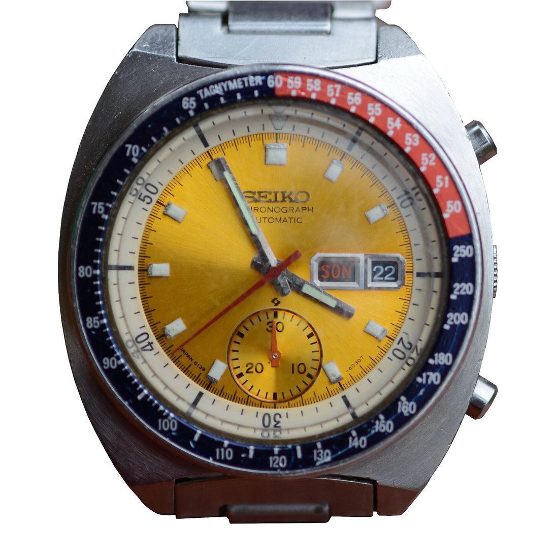 Seiko 6139 à cadran jaune dite « Pogue », lunette tachymétrique rouge et bleue