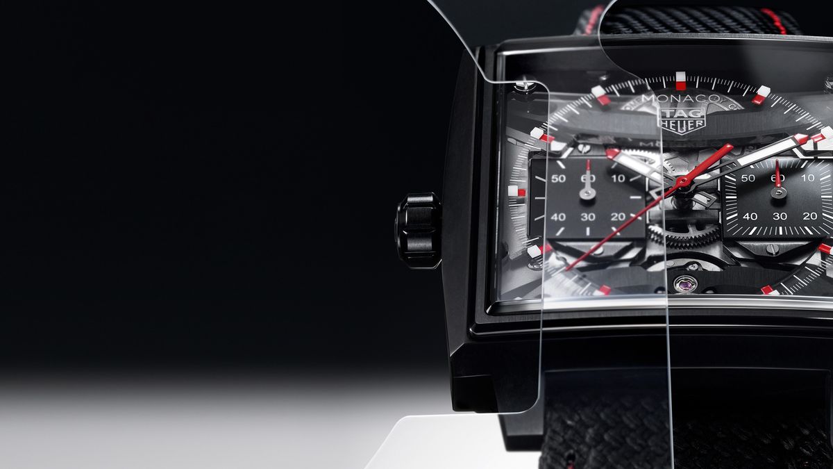 TAG Heuer Monaco Evergraph en titane revêtu de DLC noir, détails rouges